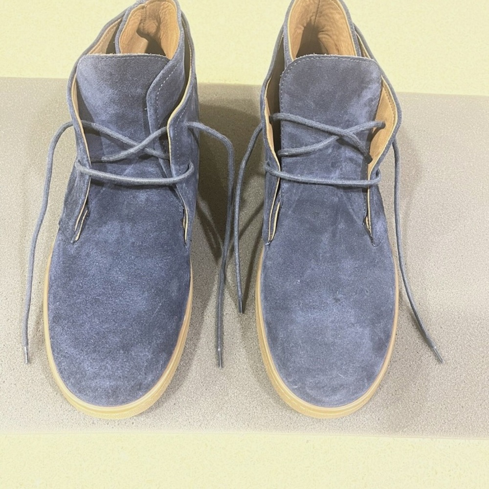 Men's Navy Suede Chukka Boots with Gum Sole
